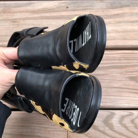 I Desire the Things that Will Destroy Me Sandals - Picture 7 of 8